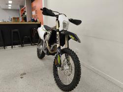 2026 Triumph TF 450-E BLACK/WHIT
