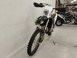 2026 Triumph TF 450-E BLACK/WHIT