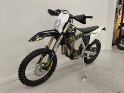 2026 Triumph TF 450-E BLACK/WHIT