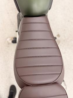 2026 Triumph SCRAMBLER 400 X Matt Khaki Green / White