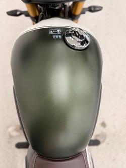 2026 Triumph SCRAMBLER 400 X Matt Khaki Green / White