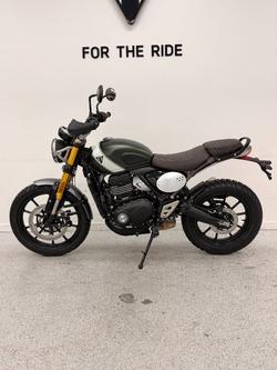 2026 Triumph SCRAMBLER 400 X Matt Khaki Green / White