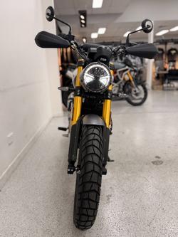 2026 Triumph SCRAMBLER 400 X Matt Khaki Green / White