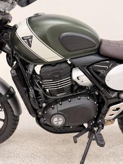 2026 Triumph SCRAMBLER 400 X Matt Khaki Green / White