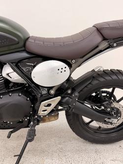 2026 Triumph SCRAMBLER 400 X Matt Khaki Green / White