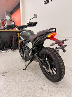 2026 Triumph SCRAMBLER 400 X Matt Khaki Green / White