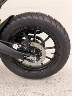 2026 Triumph SCRAMBLER 400 X Matt Khaki Green / White