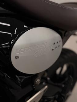 2026 Triumph SCRAMBLER 400 X Matt Khaki Green / White