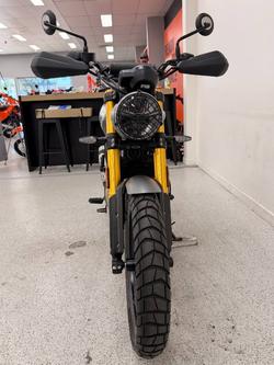 2026 Triumph SCRAMBLER 400 X Matt Khaki Green / White