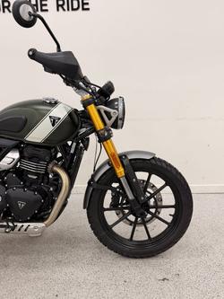 2026 Triumph SCRAMBLER 400 X Matt Khaki Green / White
