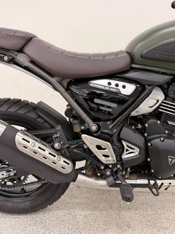 2026 Triumph SCRAMBLER 400 X Matt Khaki Green / White