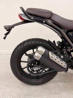 2026 Triumph SCRAMBLER 400 X Matt Khaki Green / White
