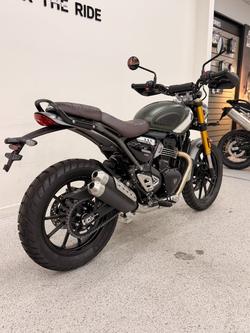 2026 Triumph SCRAMBLER 400 X Matt Khaki Green / White