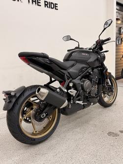 2026 Triumph TRIDENT 800 Jet Black