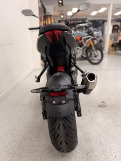 2026 Triumph TRIDENT 800 Jet Black