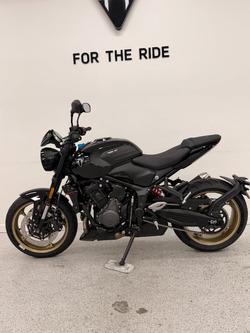 2026 Triumph TRIDENT 800 Jet Black