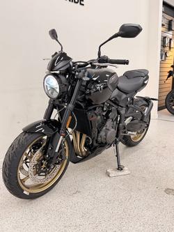 2026 Triumph TRIDENT 800 Jet Black