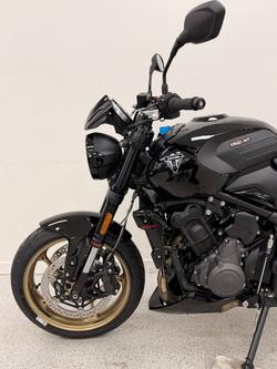 2026 Triumph TRIDENT 800 Jet Black