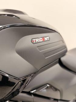 2026 Triumph TRIDENT 800 Jet Black