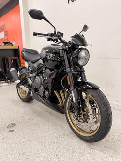 2026 Triumph TRIDENT 800 Jet Black