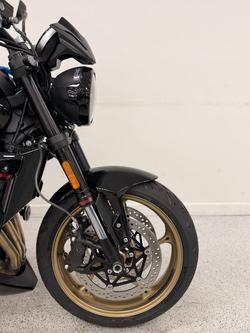 2026 Triumph TRIDENT 800 Jet Black