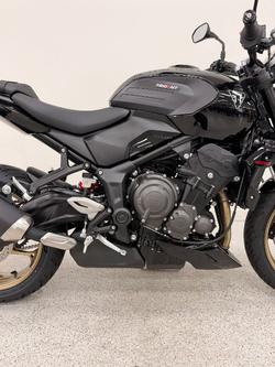 2026 Triumph TRIDENT 800 Jet Black