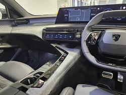 2025 Peugeot 5008 GT Premium Hybrid