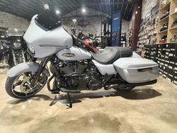 Harley-Davidson Street Glide 117 (flhx)