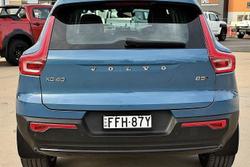2023 Volvo XC40 Ultimate B5 Dark