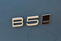 2023 Volvo XC40 Ultimate B5 Dark