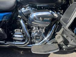 2017 Harley-Davidson Tri Glide Anniversary 107 (FLHTCUTG_ANV) Trike Black
