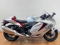 Suzuki GSX1300RA (hayabusa)