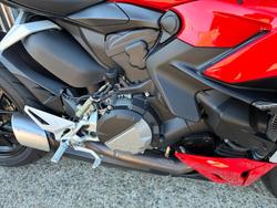 2024 Ducati STREETFIGHTER V2 R