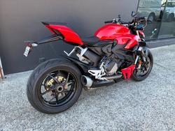 2024 Ducati STREETFIGHTER V2 R