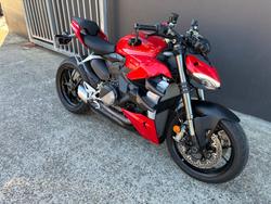 2024 Ducati STREETFIGHTER V2 R