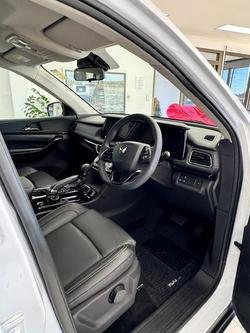 2025 Mahindra XUV700 AX7