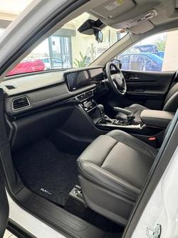 2025 Mahindra XUV700 AX7