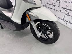 2014 Piaggio Beverly 350 (BV 350) Beverly White