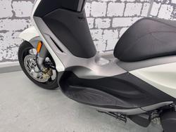 2014 Piaggio Beverly 350 (BV 350) Beverly White