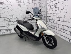 2014 Piaggio Beverly 350 (BV 350) Beverly White