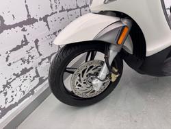 2014 Piaggio Beverly 350 (BV 350) Beverly White