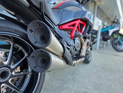 2015 DUCATI DIAVEL CARBON Black