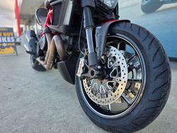 2015 DUCATI DIAVEL CARBON Black