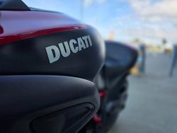 2015 DUCATI DIAVEL CARBON Black