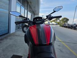 2015 DUCATI DIAVEL CARBON Black