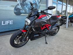 2015 DUCATI DIAVEL CARBON Black