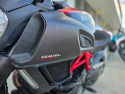 2015 DUCATI DIAVEL CARBON Black