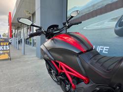 2015 DUCATI DIAVEL CARBON Black