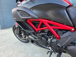 2015 DUCATI DIAVEL CARBON Black