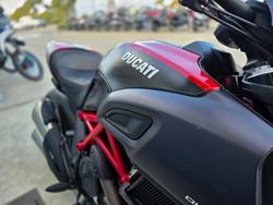 2015 DUCATI DIAVEL CARBON Black